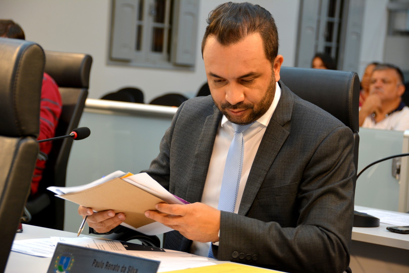 Ampliação do horário de atendimento de Unidade de Saúde e bebedouro para cães em pedidos na Câmara